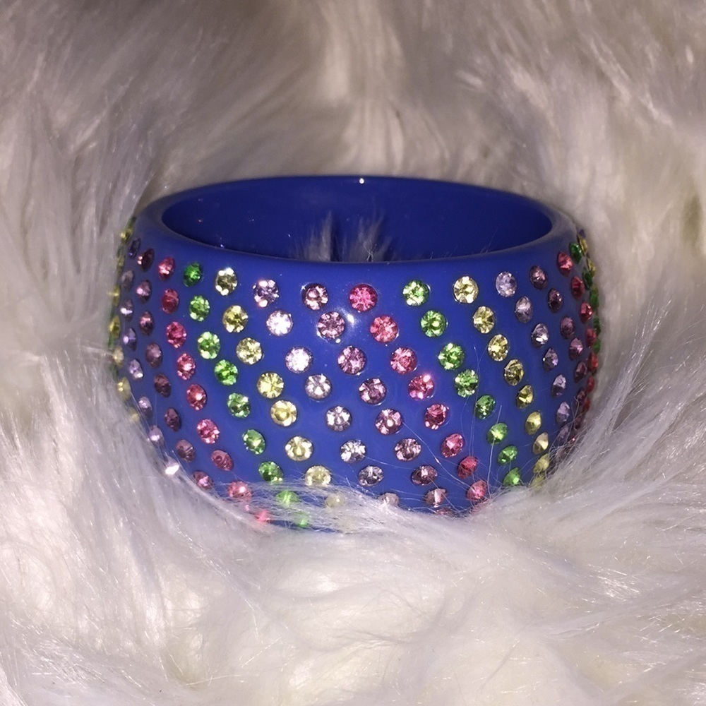 3/$15 Vintage chunky plastic blue bangle